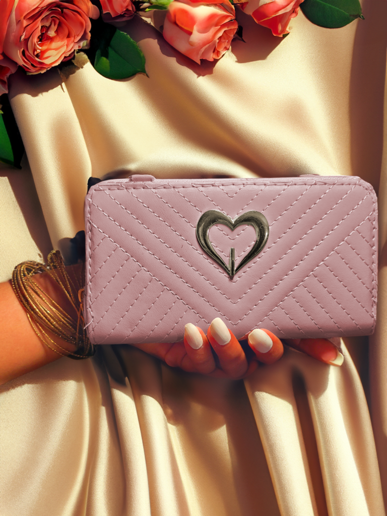 https://fairiesandpink.com/index.php/producto/cartera-corazon-plateado/